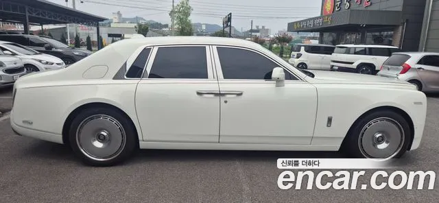 Rolls-Royce Phantom 2025 thumb 4