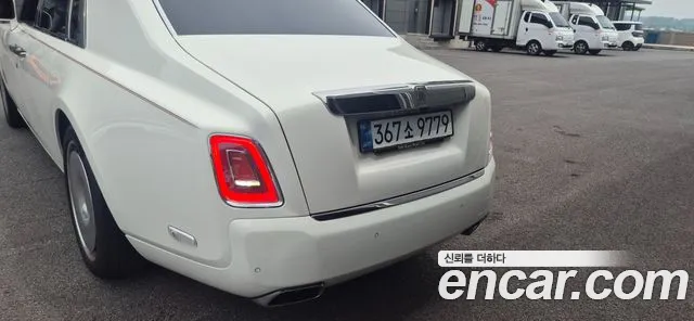 Rolls-Royce Phantom 2025 thumb 10
