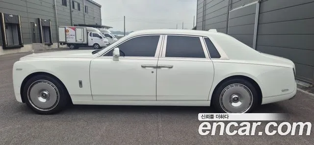 Rolls-Royce Phantom 2025 thumb 12