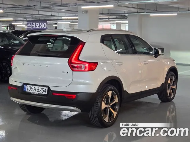 Volvo XC40 2026 thumb 2