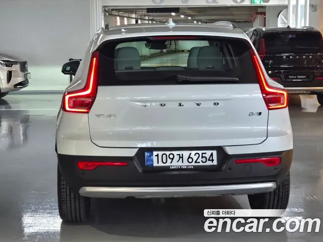 Volvo XC40 2026 thumb 4