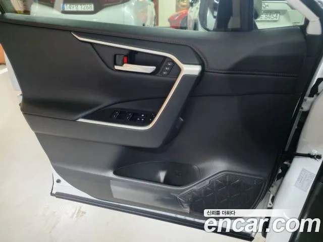 Toyota RAV4 2025 thumb 8