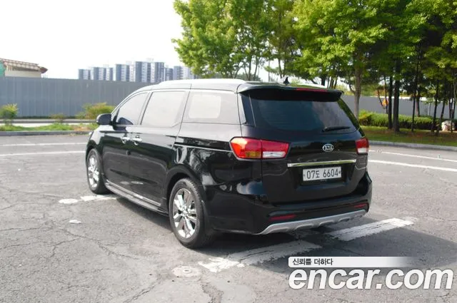 Kia Carnival 2017 thumb 3