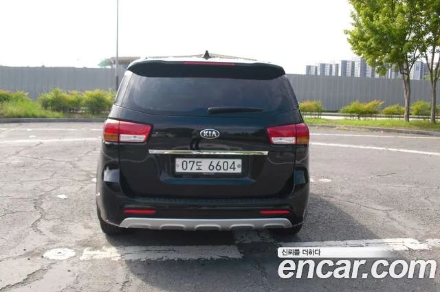 Kia Carnival 2017 thumb 4