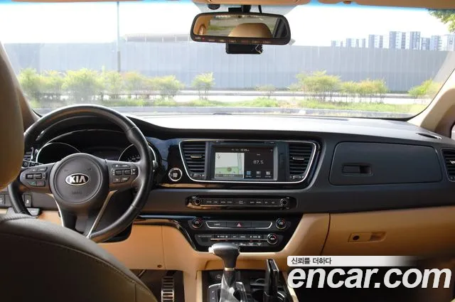 Kia Carnival 2017 thumb 8