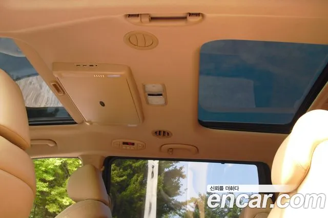 Kia Carnival 2017 thumb 10