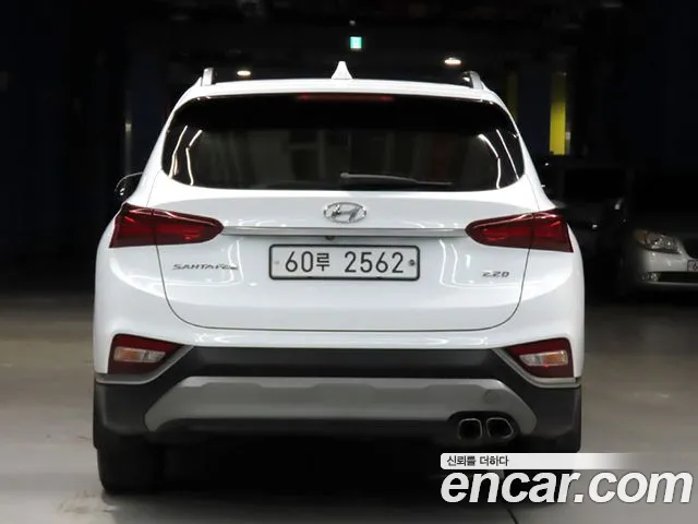 Hyundai Santa Fe 2018 thumb 3