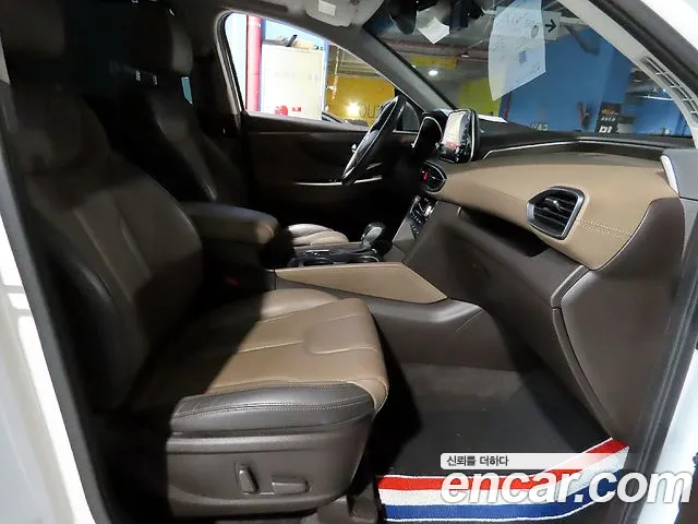 Hyundai Santa Fe 2018 thumb 8