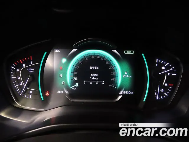 Hyundai Santa Fe 2018 thumb 9