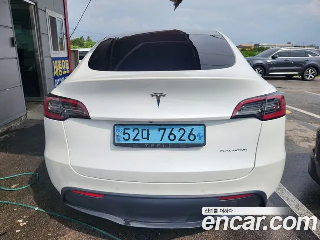 Tesla Model Y 2021 thumb 2