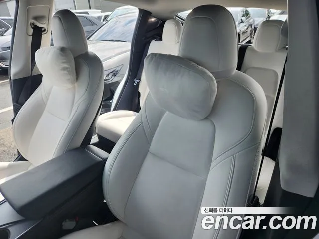 Tesla Model Y 2021 thumb 10