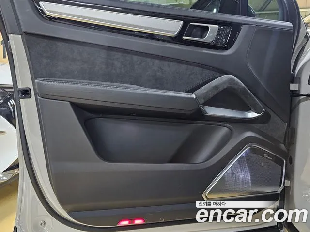 Porsche Cayenne 2022 thumb 11