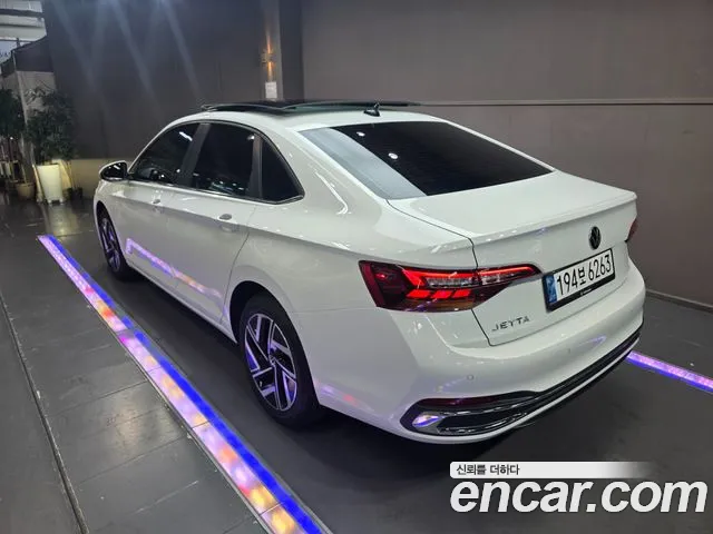 Volkswagen Jetta 2024 thumb 2