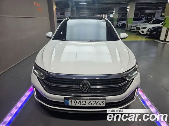 Volkswagen Jetta 2024 thumb 3