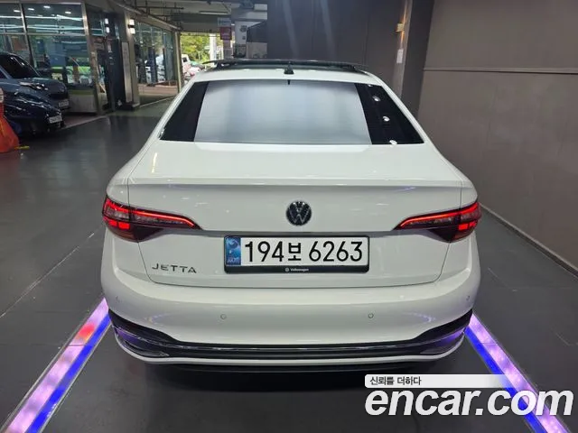 Volkswagen Jetta 2024 thumb 4