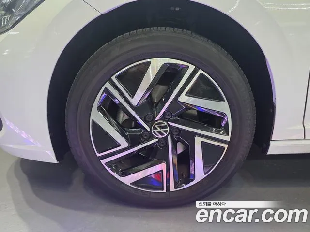 Volkswagen Jetta 2024 thumb 5