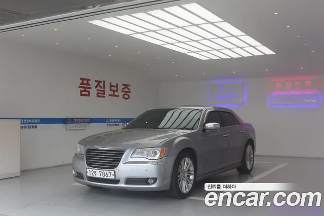 Chrysler 300C 2011 thumb 4