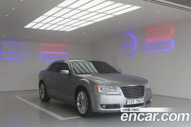 Chrysler 300C 2011 thumb 5