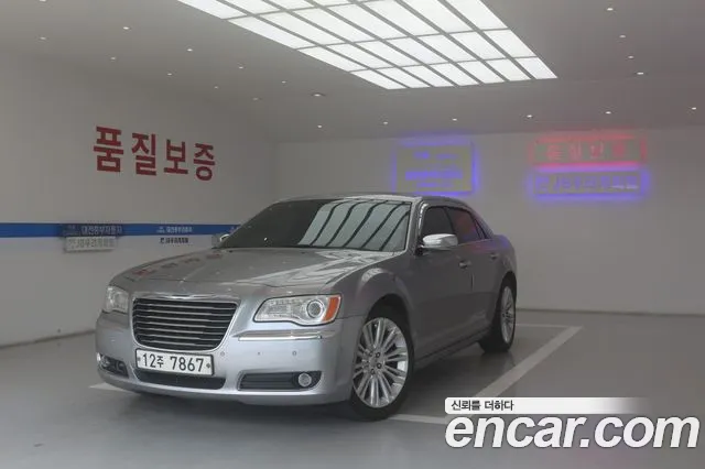 Chrysler 300C 2011 thumb 12