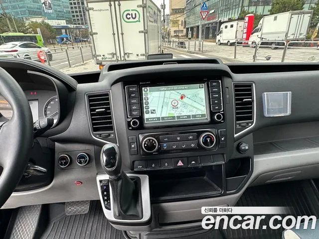 Hyundai Staria 2021 thumb 10