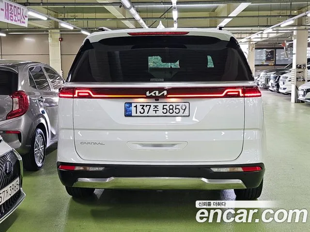 Kia Carnival 2023 thumb 4