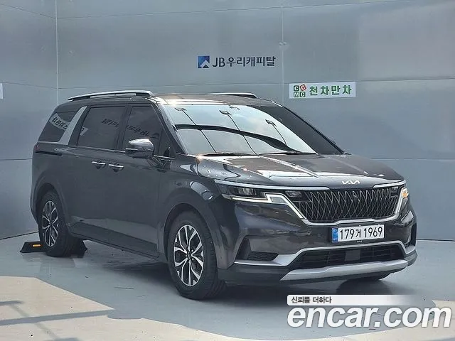 Kia Carnival 2021 thumb 2