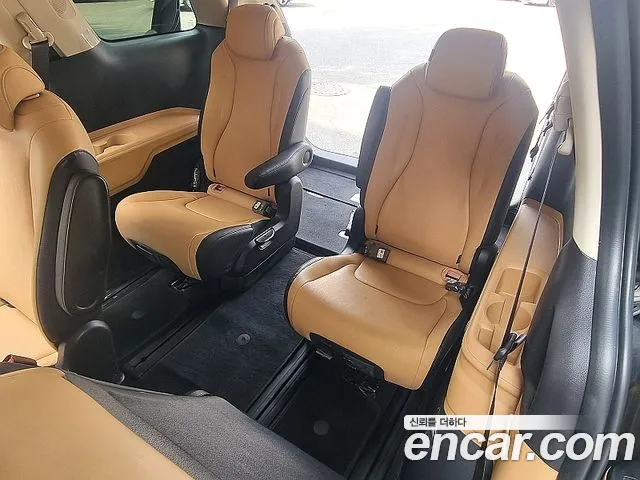 Kia Carnival 2021 thumb 9