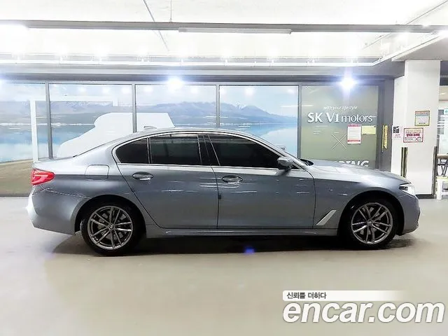 BMW 5 серии 2018 thumb 3