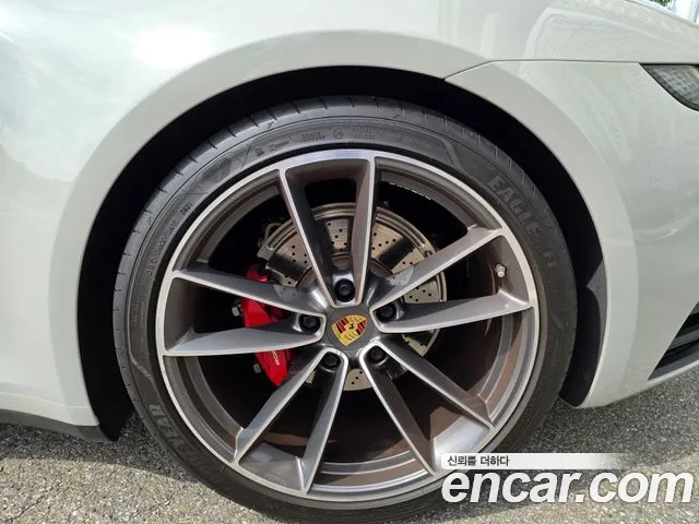 Porsche 911 2021 thumb 4
