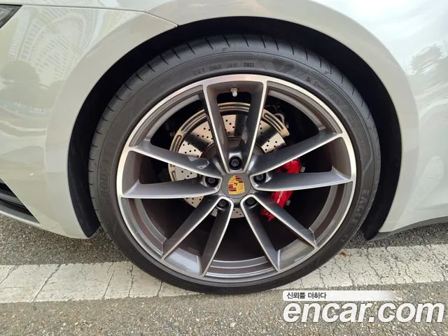 Porsche 911 2021 thumb 5