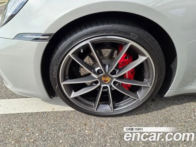 Porsche 911 2021 thumb 8