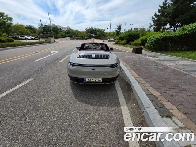 Porsche 911 2021 thumb 10