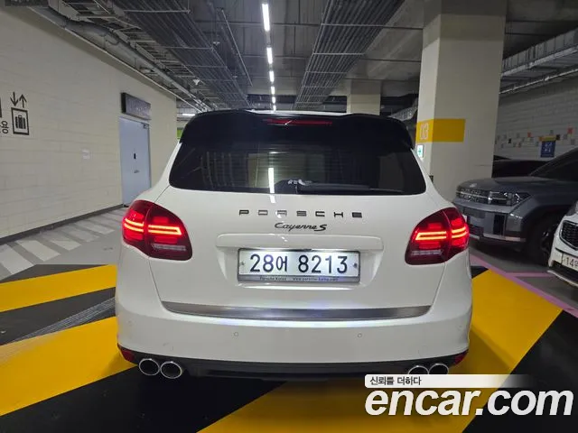 Porsche Cayenne 2011 thumb 3