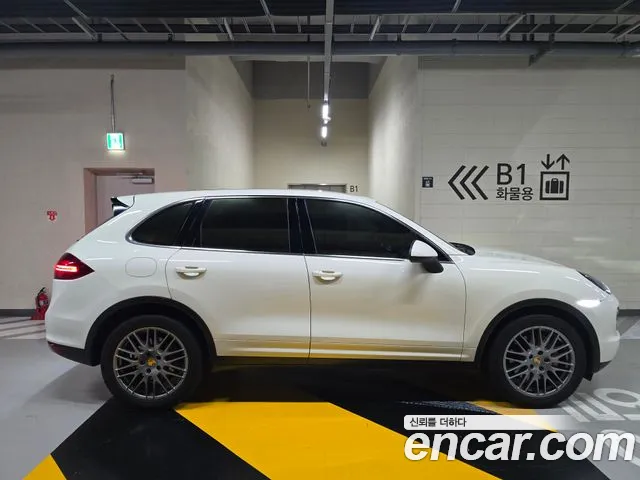 Porsche Cayenne 2011 thumb 5