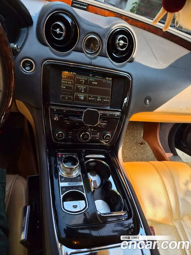 Jaguar XJ 2014 thumb 8