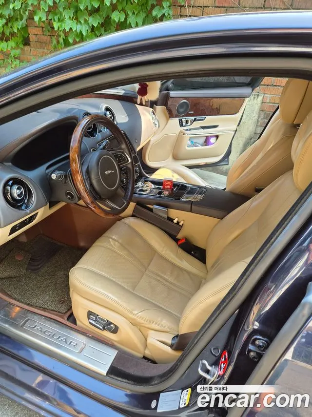 Jaguar XJ 2014 thumb 10