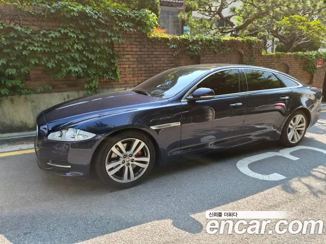Jaguar XJ 2014 thumb 12