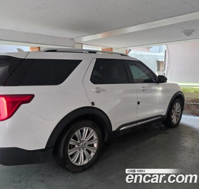 Ford Explorer 2020 thumb 2