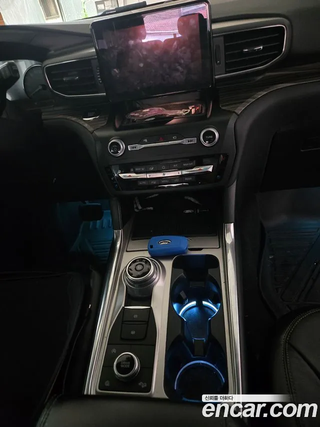 Ford Explorer 2020 thumb 10