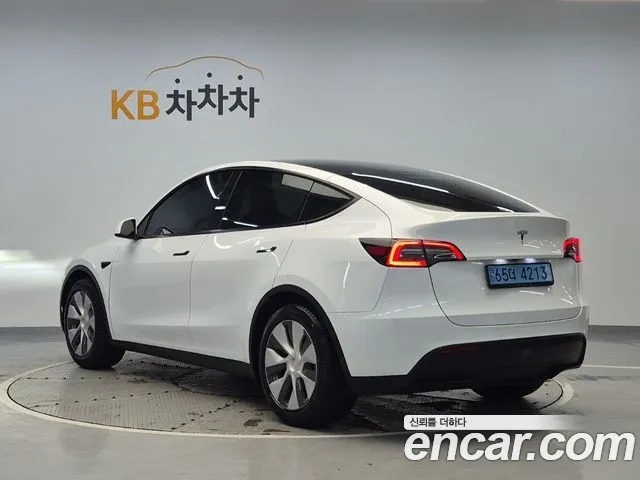 Tesla Model Y 2023 thumb 2