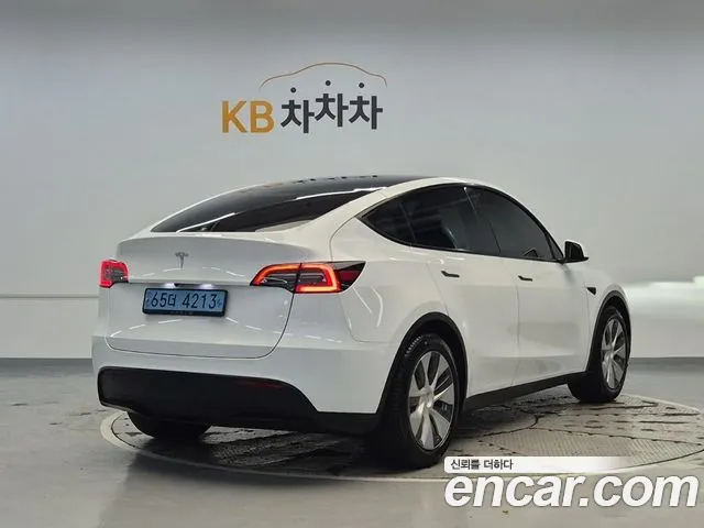 Tesla Model Y 2023 thumb 3