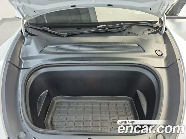 Tesla Model Y 2023 thumb 5