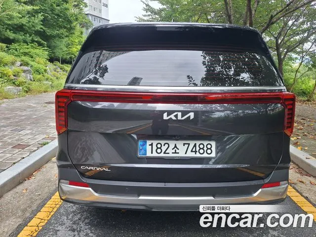 Kia Carnival 2024 thumb 4
