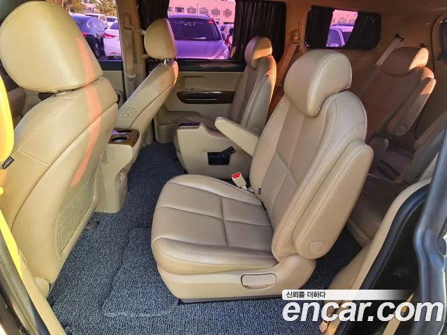 Kia Carnival 2017 thumb 8