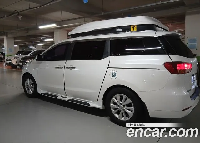 Kia Carnival 2016 thumb 2