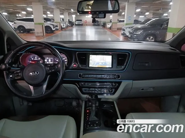 Kia Carnival 2016 thumb 5