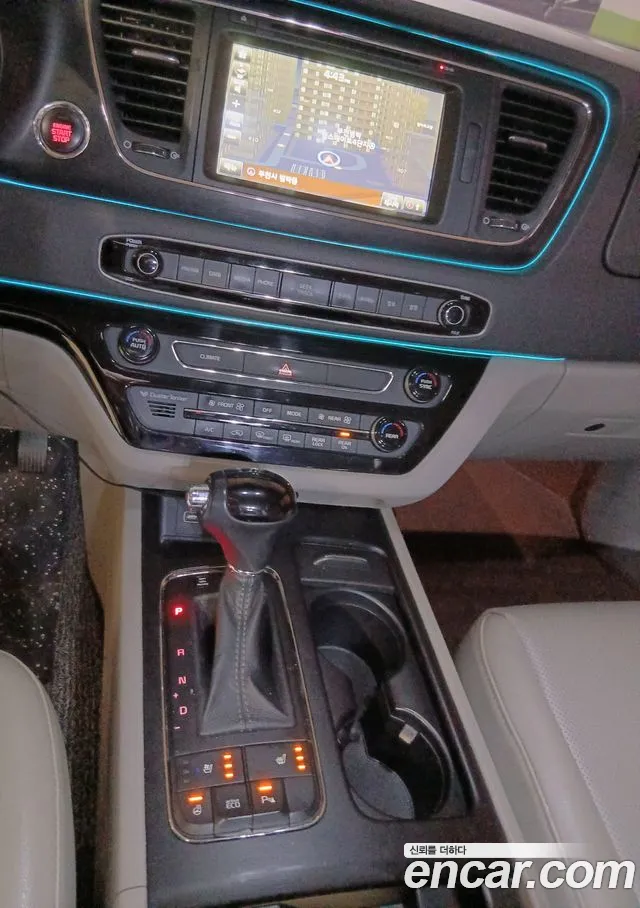 Kia Carnival 2016 thumb 6