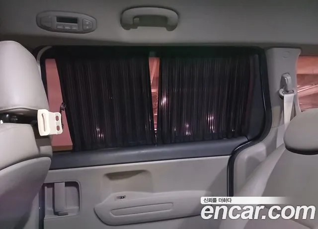 Kia Carnival 2016 thumb 8