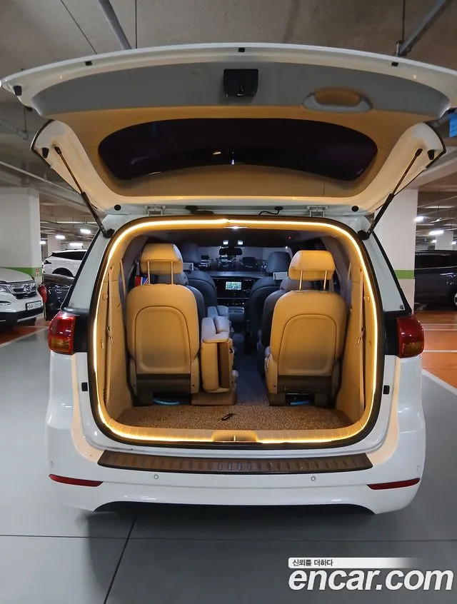 Kia Carnival 2016 thumb 9