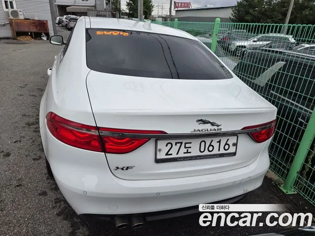 Jaguar XF 2016 thumb 2